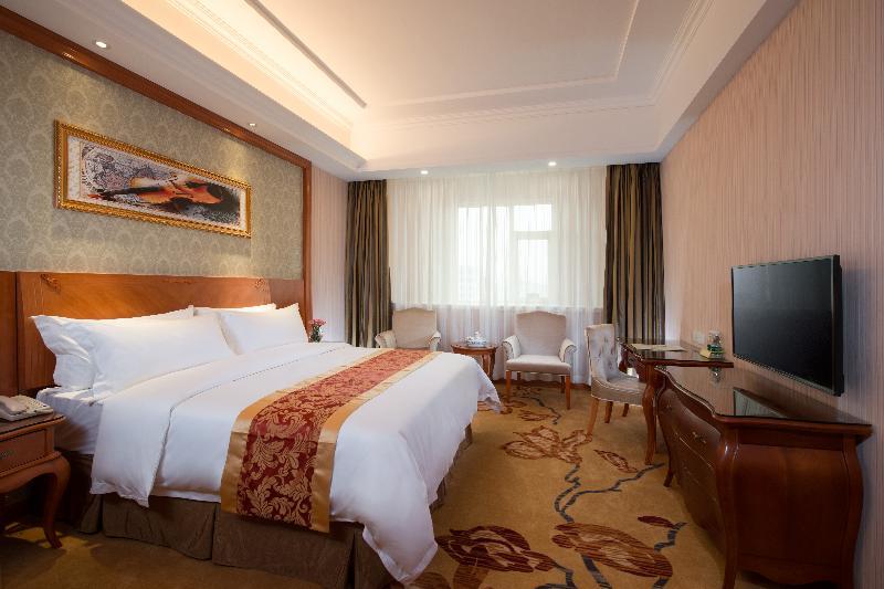 Vienna Hotel Guangzhou Airport Exterior photo